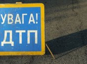 "Мерседес" влетел в бетонный забор и загорелся, пострадали 5 человек