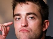 Странные танцы Роберта Паттинсона на фестивале Coachella (Видео)