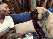 Джонсон с любимой собакой