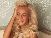 Ольга Бузова сделала откровенное фото с шикарным букетом роз