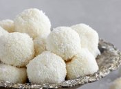 Конфеты без вреда для фигуры: диетолог рассказал, как приготовить полезные "Рафаэлло"