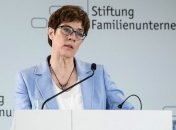 Преемница Меркель поддержала сохранение санкций против РФ