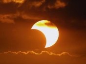 Со стороны наблюдателя Луна закроет собой Солнце