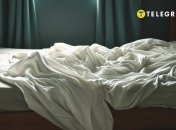 Є багато причин, чому може сповзати простирадло з матраца (зображення створено за допомогою ШІ)
