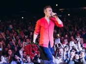 С корабля на бал: Вакарчук сбежал с вечернего заседания Рады на свой концерт в Минск