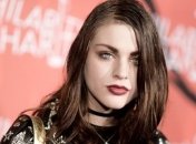 Дочь Курта Кобейна судится с экс-супругом из-за гитары отца