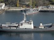Корабль ЧФ России получил пробоину из-за столкновения с другим судном