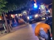 Все до сих пор залито кровью: в Одессе подрезали двух парней (видео)