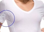 Как избавиться от пятен пота на одежде дома