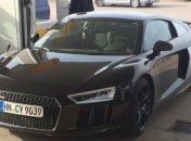 Audi R8 заметили на заправке