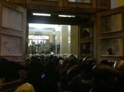 В столкновениях под Октябрьским дворцом пострадали 60 нацгвардейцев