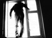 Вывозил людей из-под обстрелов, но свел счеты с жизнью: в Кривом Роге волонтер выпрыгнул из окна многоэтажки