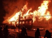 В Чили строят баррикады и жгут админздания: убийство полицейскими музыканта вызвало беспорядки (видео).