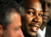 Льюис: Не уверен, что Пакьяо понимает, как справиться с Мейвезером