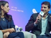 Ештон Кутчер і Міла Куніс продають будинок