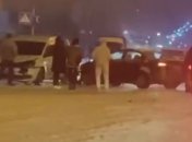 Под Киевом на заснеженной дороге столкнулись пять автомобилей (видео)