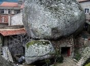 Необычная деревня на склоне горы в Португалии (Фото)