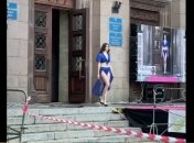 Из мэрии прямо на подиум: в Николаеве провели необычный показ мод (видео)