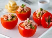 Рецепт дня: фаршированные помидоры с тунцом