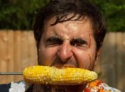 Скоростное поедание кукурузы с помощью дрели (Видео)