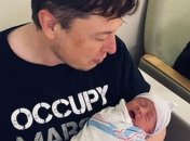 Ілон Маск вперше показав новонародженого сина (Фото)