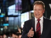 Пример для многих: "Железный Арни" показал, как он тренируется на карантине (Видео)