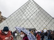 Пандемия COVID-19: в Париже закрывают Лувр