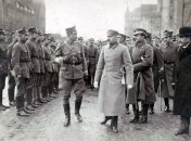 Генерал Йозеф Довбор-Муницкий, Йозеф Пилсудский и генерал Венява-Длугошовский (слева направо) в Познани. 27 октября 1919 года