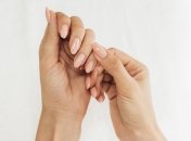 Як зберегти манікюр до корекції