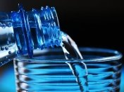 Медики объяснили, зачем пить стакан воды натощак