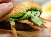 Фаст-фуд влияет на психическое здоровье