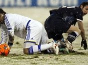 Футболисты "Динамо" спасаются от холода