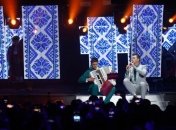 Второй полуфинал "Евровидения 2017": ведущие спели хиты конкурса в украинском стиле (Видео)