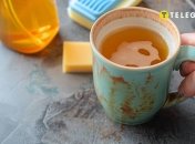 Есть действенные методы, которые помогут эффективно очистить посуду от налета (изображение создано с помощью ИИ)