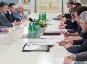 Президент ратифицировал расширение прокурорских полномочий в зоне АТО