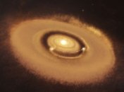 Появились четкие снимки рождения планет в облаке вокруг далекой звезды