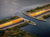 Водный мост в Голландии, который ломает все законы физики (Фото)