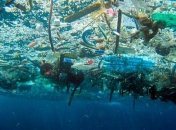 Ученые: Неизвестные бактерии спасают океан от мусора