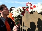 "Шахтер" возложил цветы к монументу освободителям