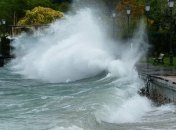 Олимпийская набережная в Сочи пострадала от шторма (Видео)
