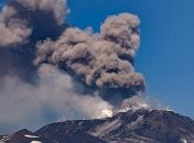 На Сицилии “проснулся” вулкан Этна: красочное видео 