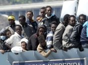 Италия приняла 700 мигрантов, которых спасли в Средиземном море