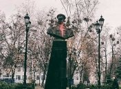 В Харькове неизвестные облили красной краской бюст Жукову