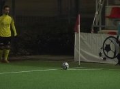 В Эстонии футболист забил невероятный "сухой лист" с углового (видео)
