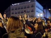 Испанки вышли на улицы в ночь на 8 марта с кастрюлями и сковородками