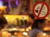 Курение при детях официально считается насилием в Латвии