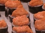 Ролл с креветкой и спайси-соусом