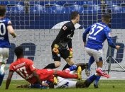 Идеальный штрафной удар от Левена - в обзоре матча Шальке - Аугсбург (Видео)