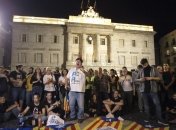 Сотни тысяч каталонцев заполнили улицы Барселоны