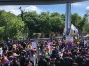 Не обошлось без потасовок: как в Киеве прошел марш трансгендеров (фото, видео)